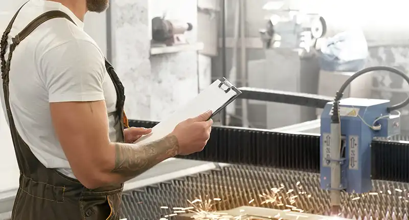 Hybrid CNC and 3D printing setup in UAE smart factory