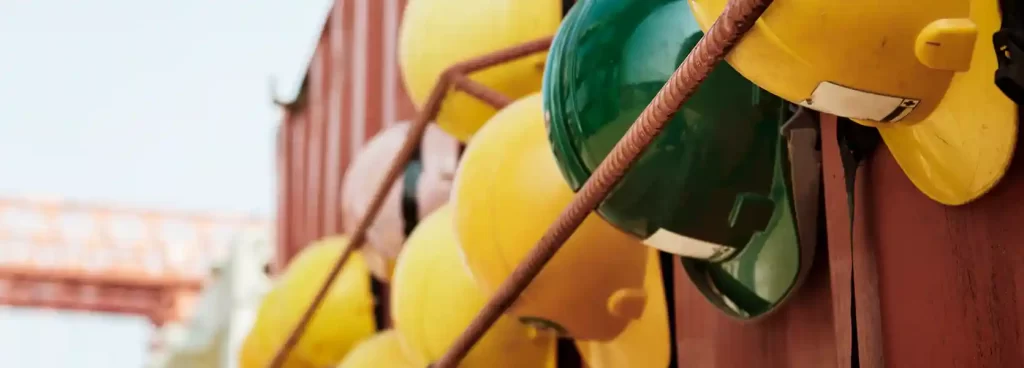 Vertical and horizontal plate lifting clamps used in Dubai industries